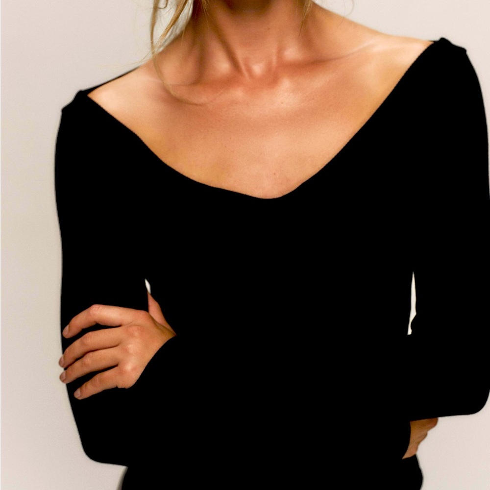 Zara Rib-Knit V-Neck Top - Picture 2 of 2